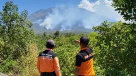 Pusat Pengendalian Operasi Kabupaten Karangasem melaporkan karhutla terjadi di kawasan lereng Gunung Agung. (Dok. BNPB)