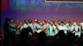 Ketua Umum Partai Gerindra Prabowo Subianto sempat menyapa aktor sekaligus Ketua Bidang Seni Budaya DPN Partai Gelora, Deddy Mizwar dengan panggilan ‘Nagabonar’. (Facbook.com/@Prabowo Subianto)
