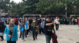  Aliansi Mahasiswa Kalimantan Barat Untuk Keutuhan Bangsa (AMKB2) menggelar aksi kawal surat rakyat di depan Kantor Tim Kampanye Daerah (TKD) Kalimantan Barat. (Dok. AMKB2)