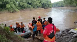 Tim Gabungan Temukan Jasad Pemuda Didik Nugroho yang Hanyut Sejauh 15 Km di Bengawan Madiun. (Dok. FIN)